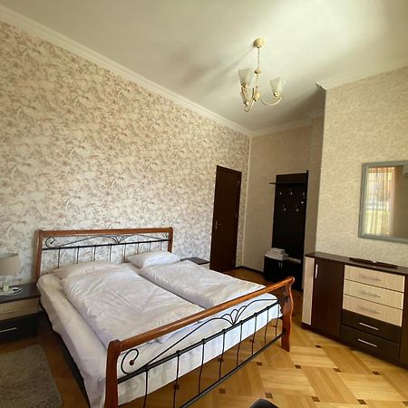 Neli & Zaal Guest House Telavi Dış mekan fotoğraf