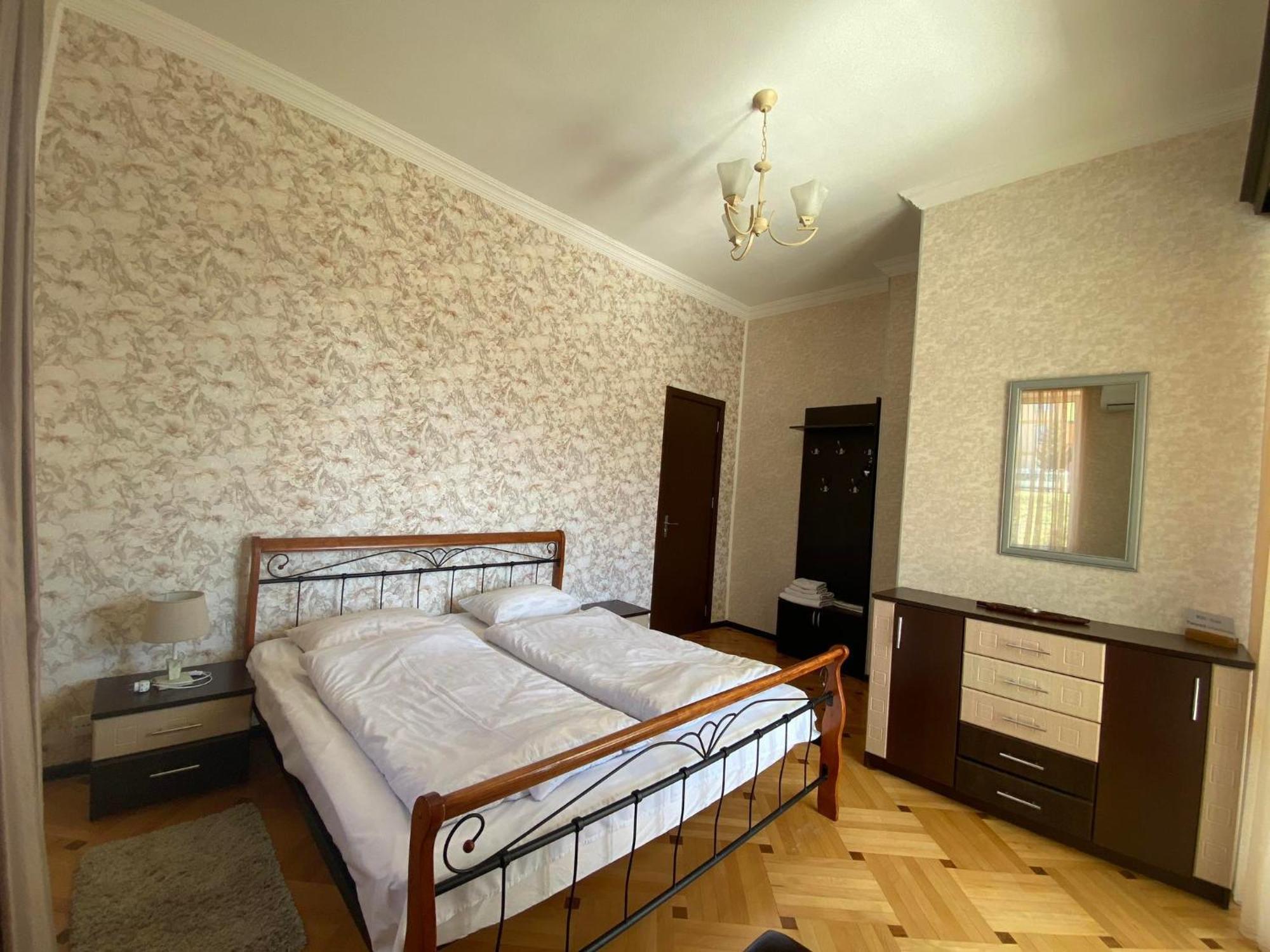 Neli & Zaal Guest House Telavi Dış mekan fotoğraf