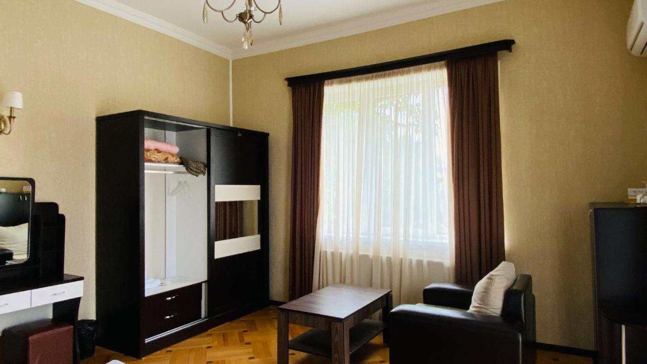 Neli & Zaal Guest House Telavi Dış mekan fotoğraf